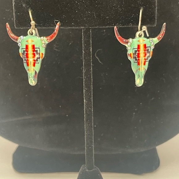 Southwestern Longhorn Skull Earrings in turquoise and coral enamel - Picture 4 of 6